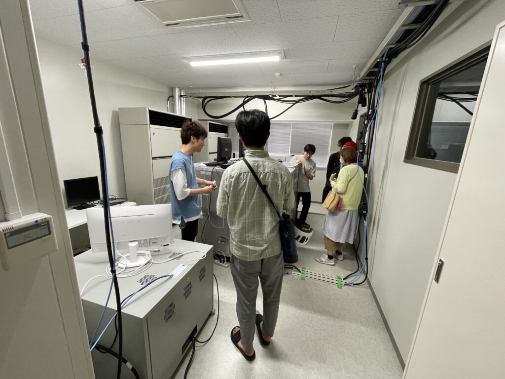 サーバー紹介の様子